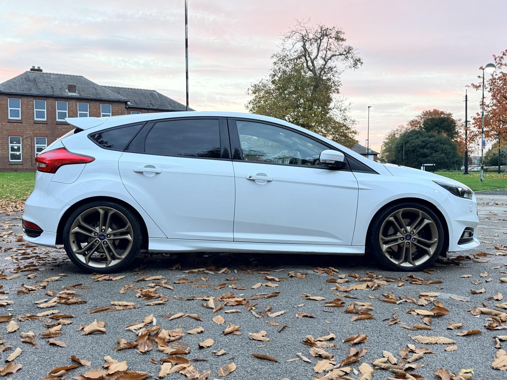 Ford Focus 2.0T EcoBoost ST-3 Hatchback 5dr Petrol Manual Euro 6 (s/s) (250 ps)
