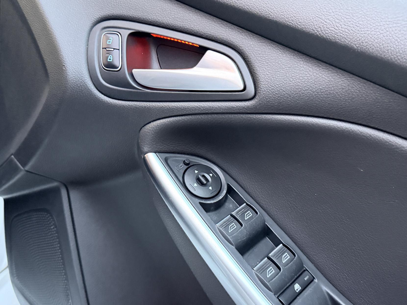 Ford Focus 2.0T EcoBoost ST-3 Hatchback 5dr Petrol Manual Euro 6 (s/s) (250 ps)