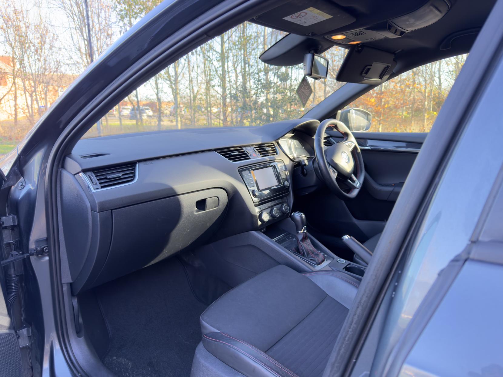 Skoda Octavia 2.0 TDI vRS Hatchback 5dr Diesel DSG Euro 5 (s/s) (184 ps)