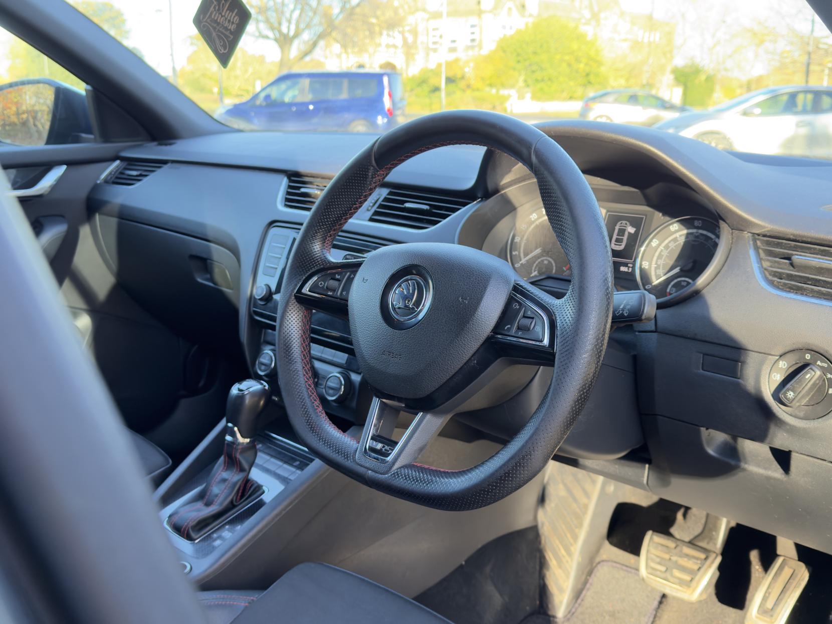 Skoda Octavia 2.0 TDI vRS Hatchback 5dr Diesel DSG Euro 5 (s/s) (184 ps)