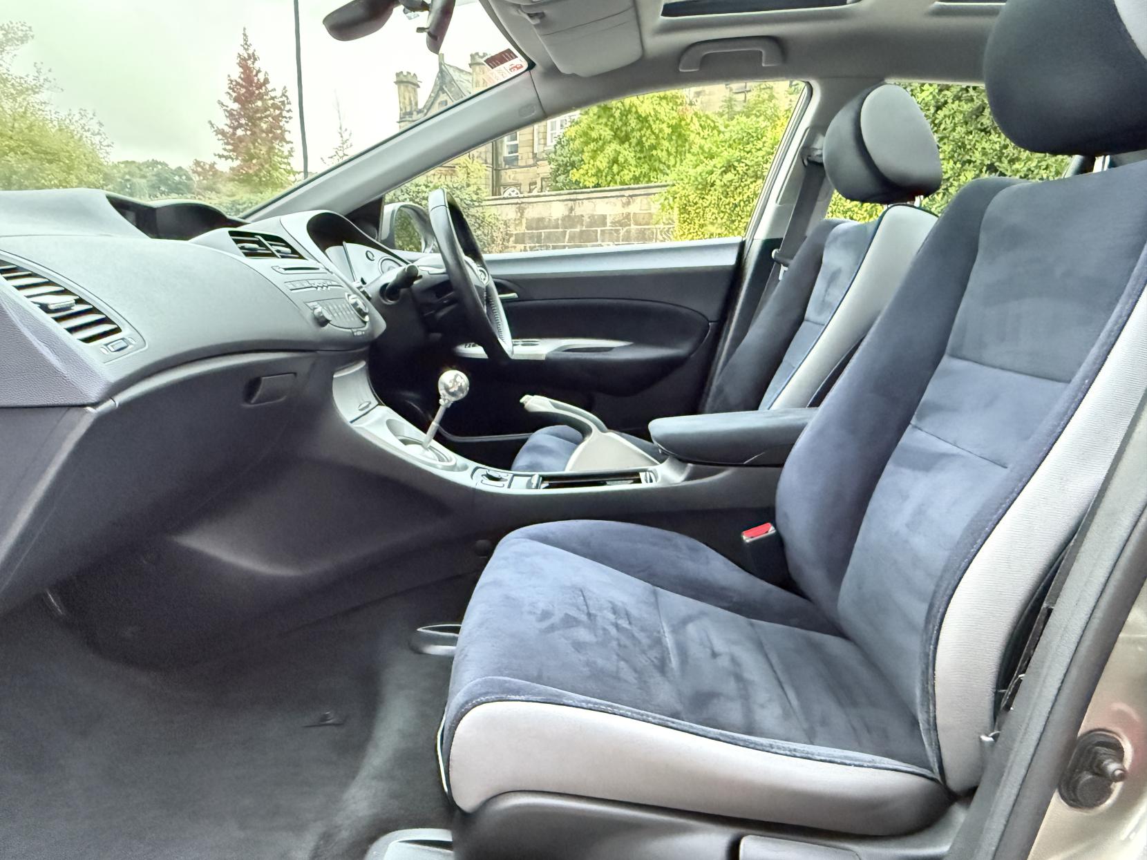 Honda Civic 1.8 i-VTEC ES Hatchback 5dr Petrol Manual (152 g/km, 138 bhp)