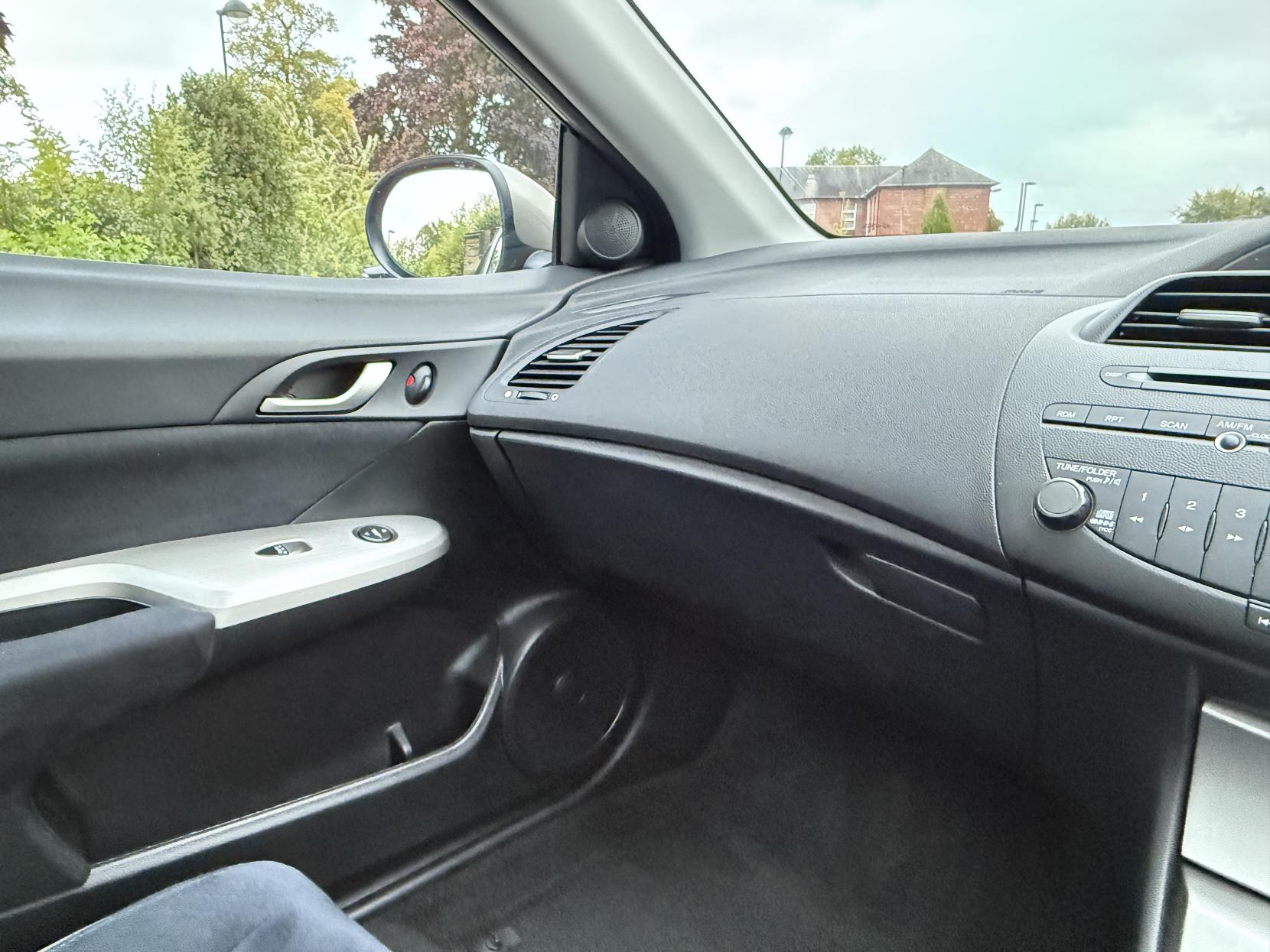 Honda Civic 1.8 i-VTEC ES Hatchback 5dr Petrol Manual (152 g/km, 138 bhp)