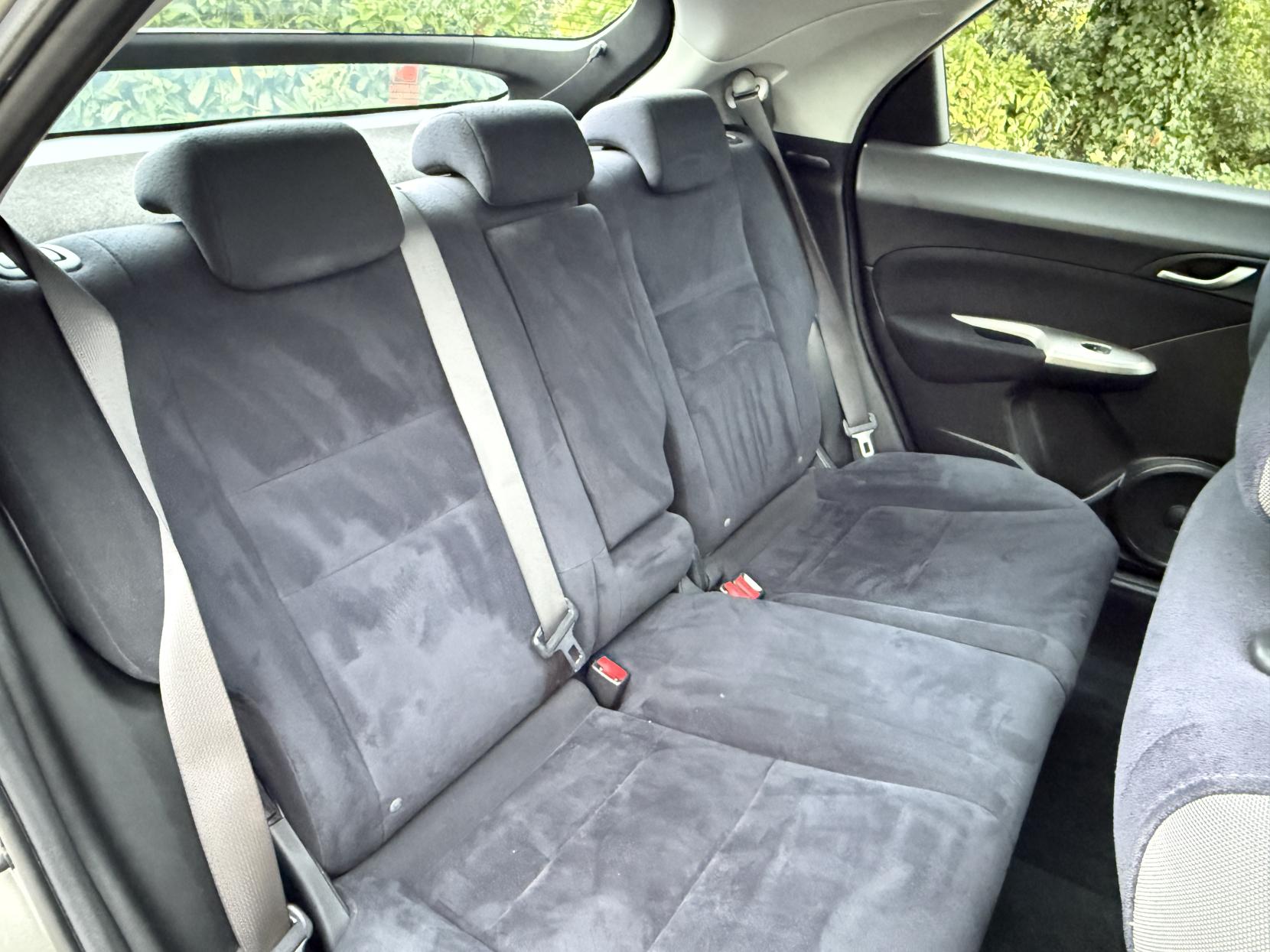 Honda Civic 1.8 i-VTEC ES Hatchback 5dr Petrol Manual (152 g/km, 138 bhp)