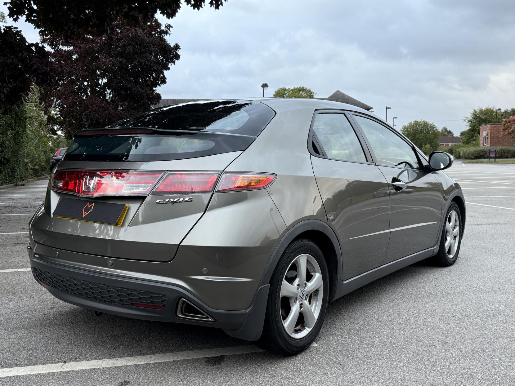 Honda Civic 1.8 i-VTEC ES Hatchback 5dr Petrol Manual (152 g/km, 138 bhp)