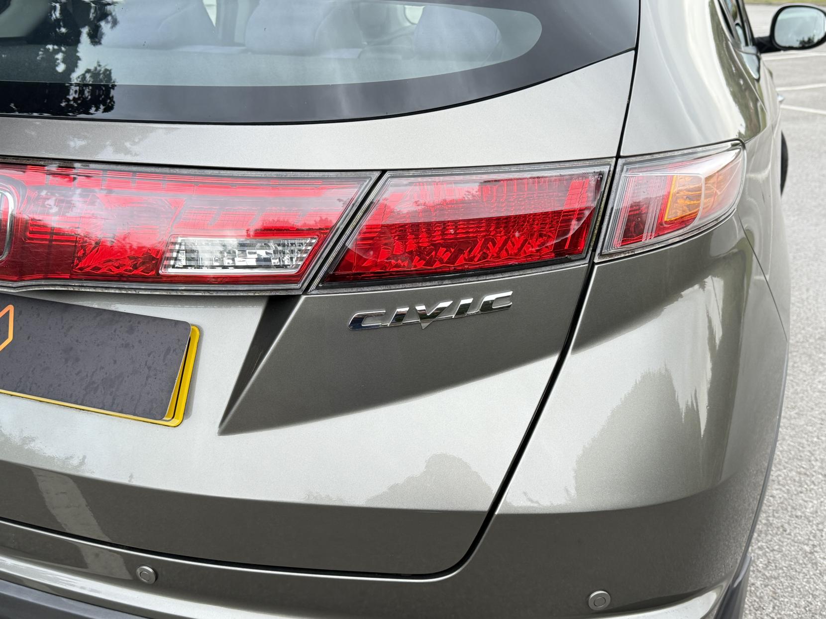 Honda Civic 1.8 i-VTEC ES Hatchback 5dr Petrol Manual (152 g/km, 138 bhp)