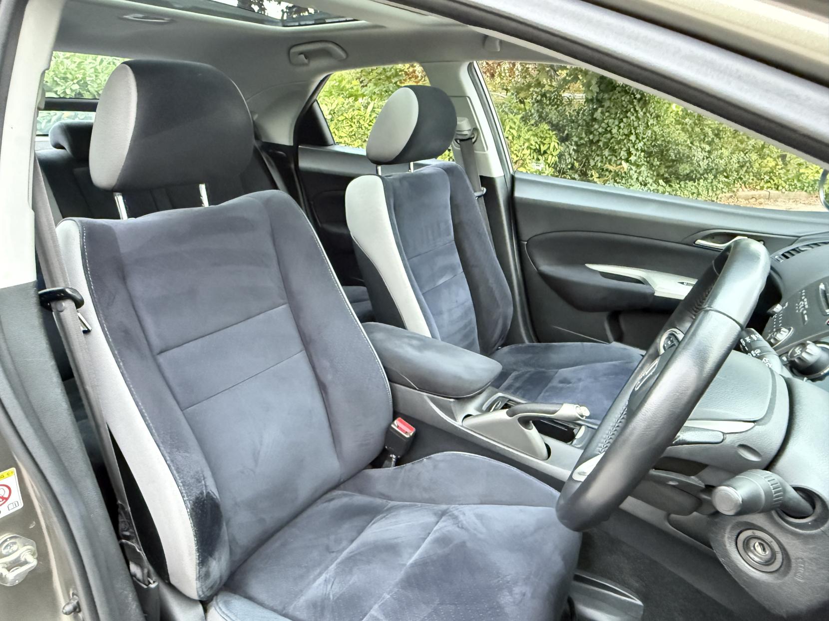 Honda Civic 1.8 i-VTEC ES Hatchback 5dr Petrol Manual (152 g/km, 138 bhp)