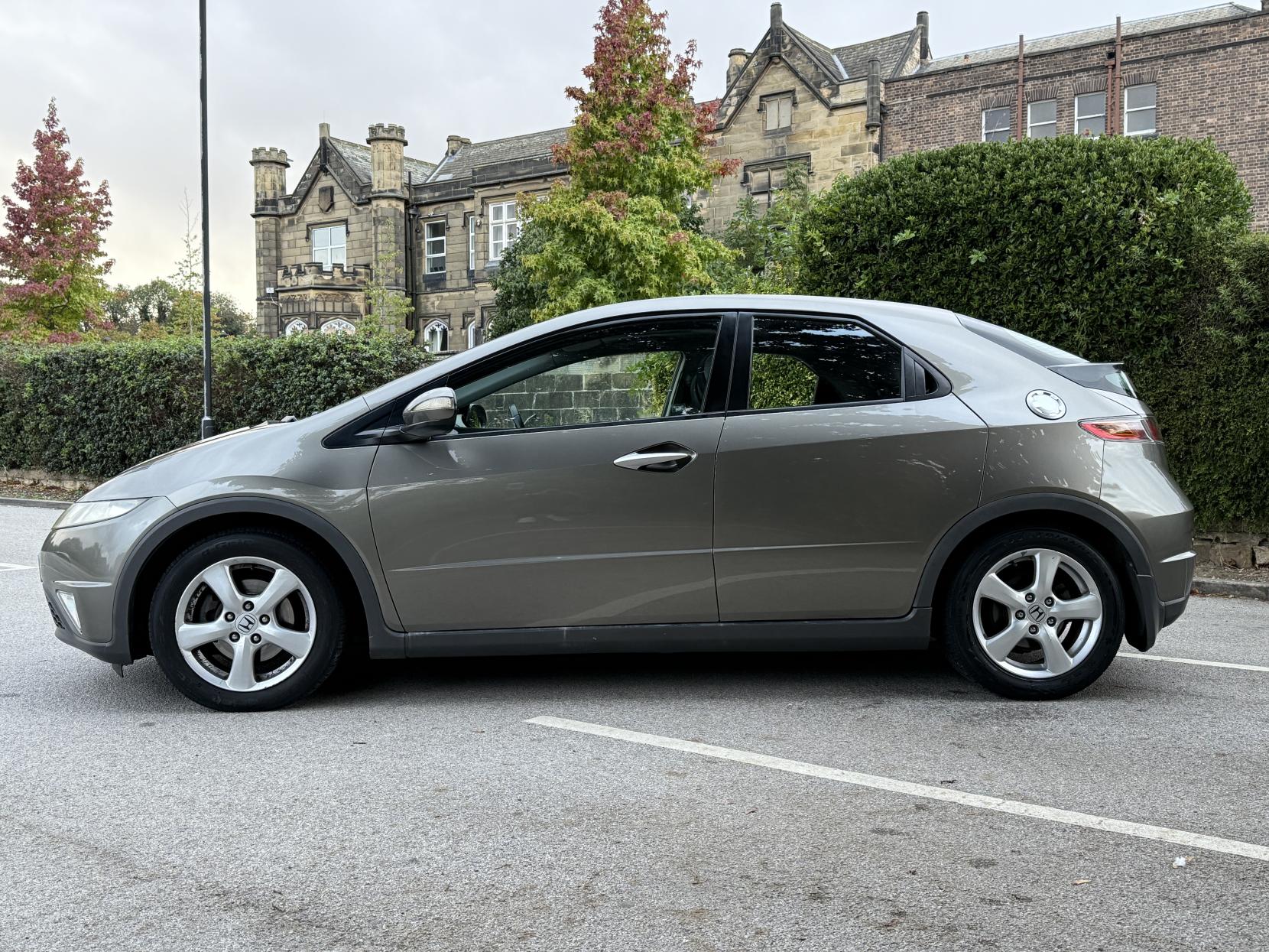 Honda Civic 1.8 i-VTEC ES Hatchback 5dr Petrol Manual (152 g/km, 138 bhp)
