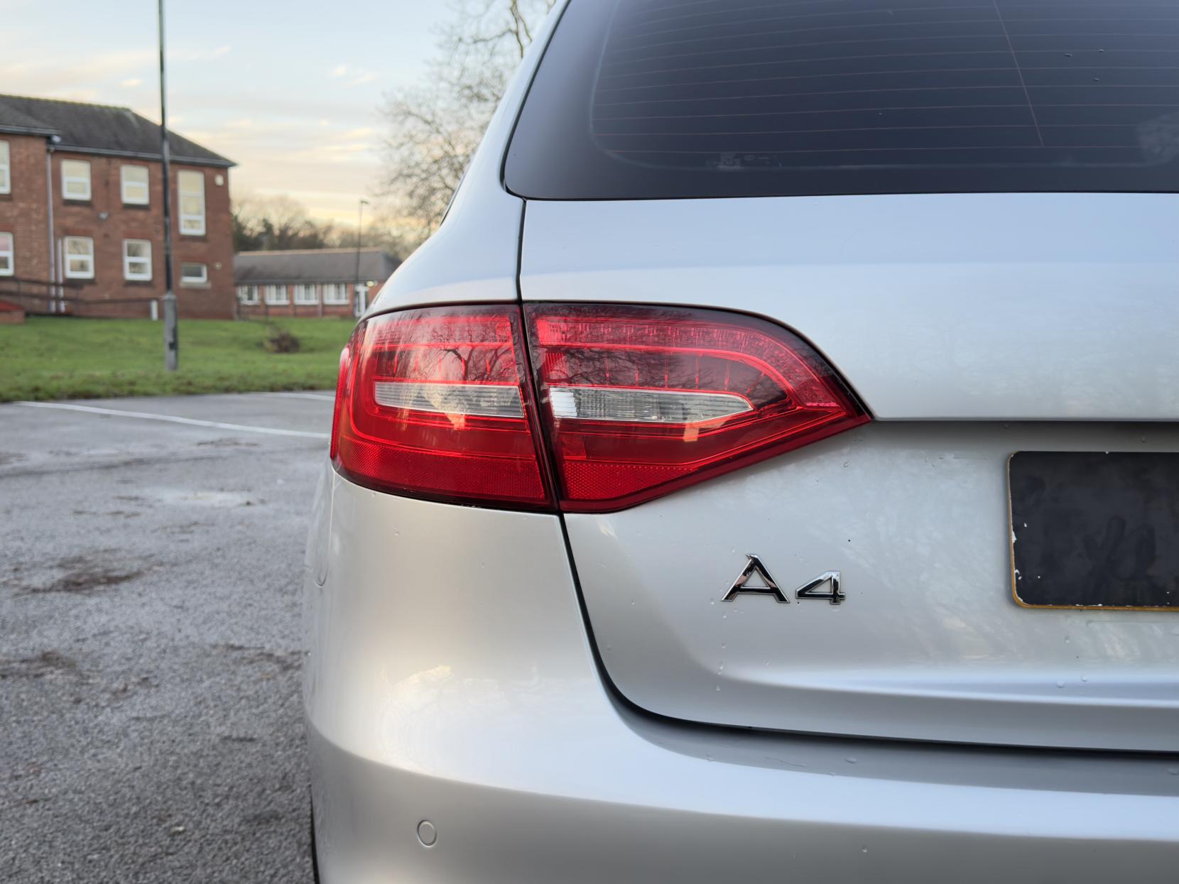 Audi A4 Avant 3.0 TDI V6 S line Estate 5dr Diesel S Tronic quattro Euro 5 (s/s) (245 ps)