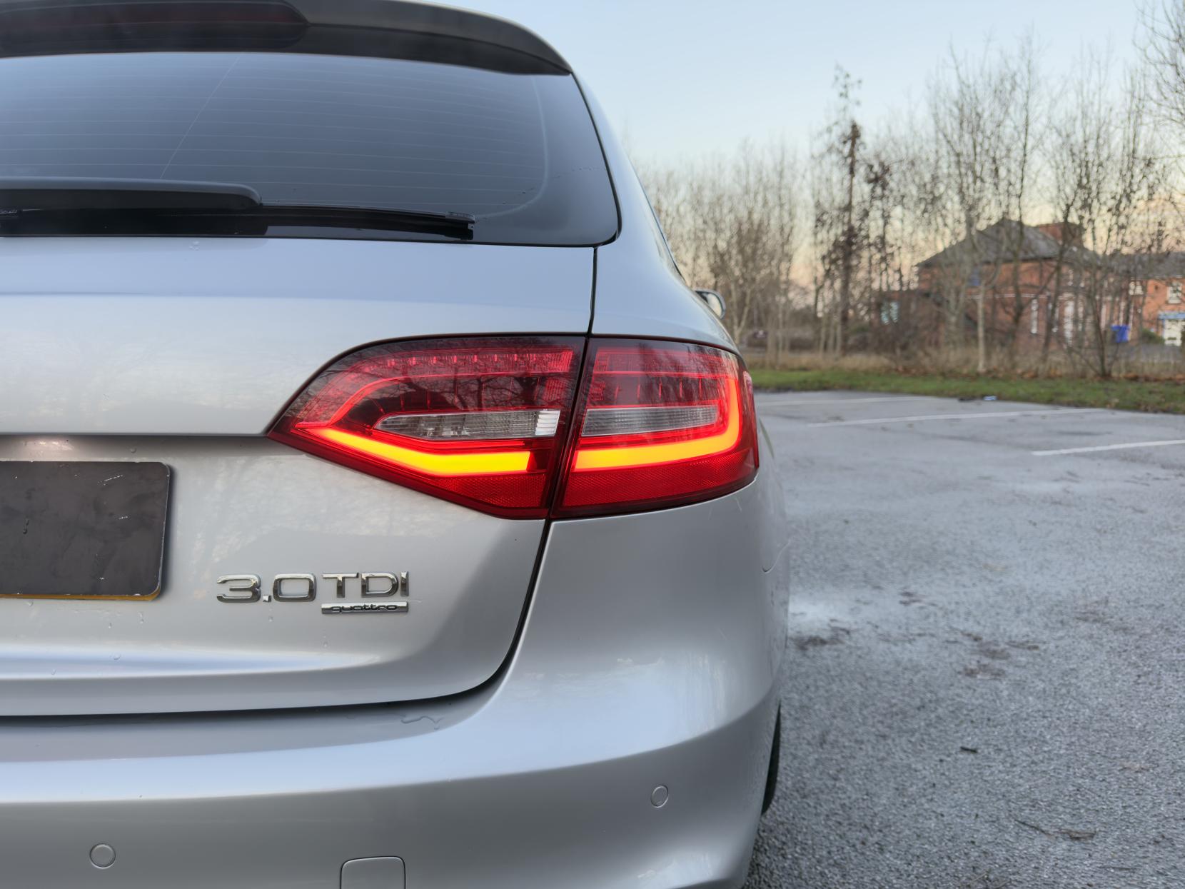 Audi A4 Avant 3.0 TDI V6 S line Estate 5dr Diesel S Tronic quattro Euro 5 (s/s) (245 ps)