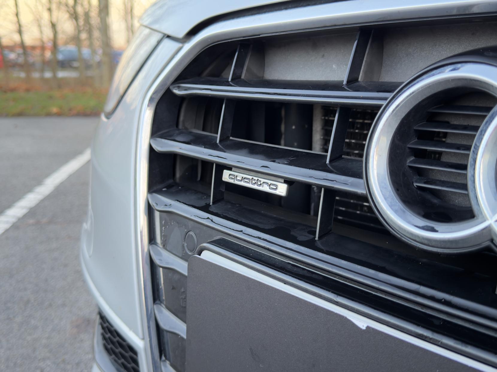 Audi A4 Avant 3.0 TDI V6 S line Estate 5dr Diesel S Tronic quattro Euro 5 (s/s) (245 ps)