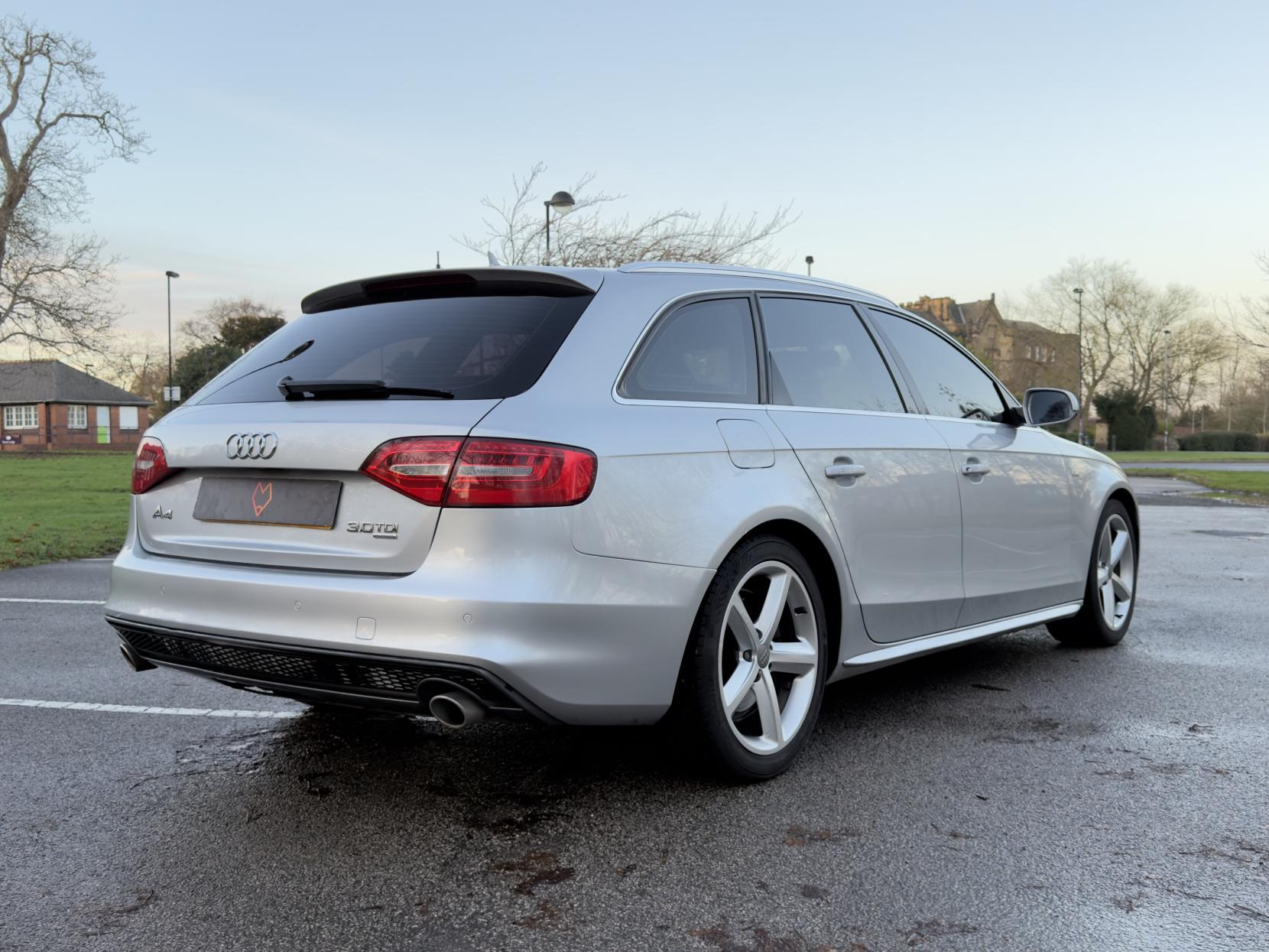 Audi A4 Avant 3.0 TDI V6 S line Estate 5dr Diesel S Tronic quattro Euro 5 (s/s) (245 ps)