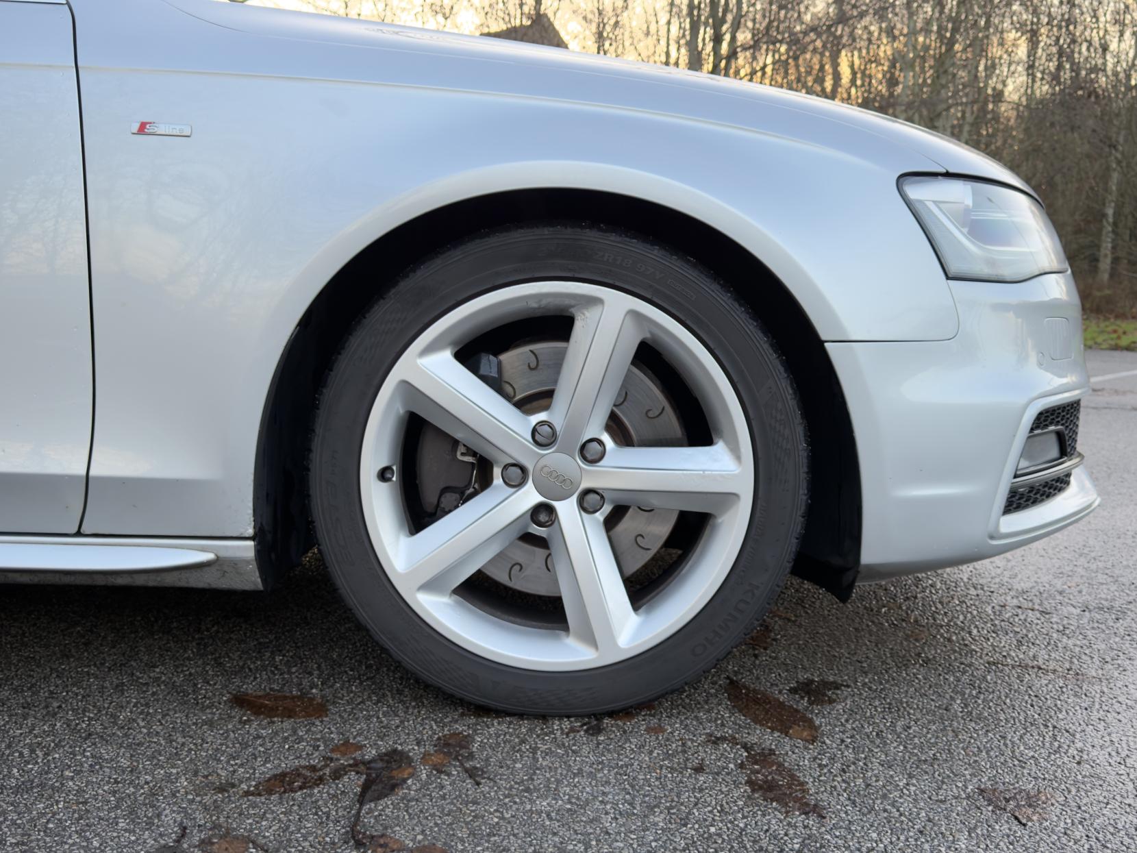 Audi A4 Avant 3.0 TDI V6 S line Estate 5dr Diesel S Tronic quattro Euro 5 (s/s) (245 ps)