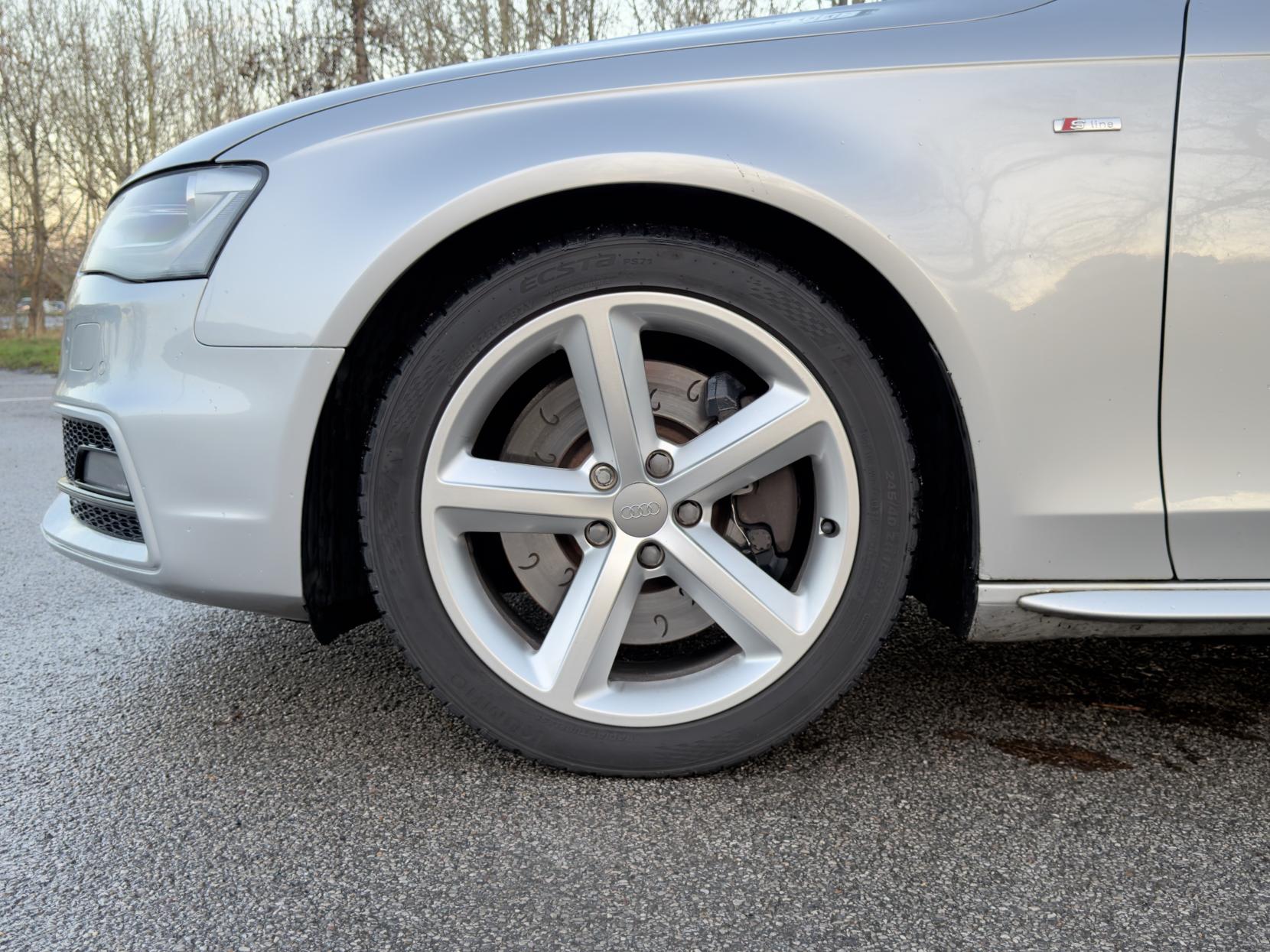 Audi A4 Avant 3.0 TDI V6 S line Estate 5dr Diesel S Tronic quattro Euro 5 (s/s) (245 ps)