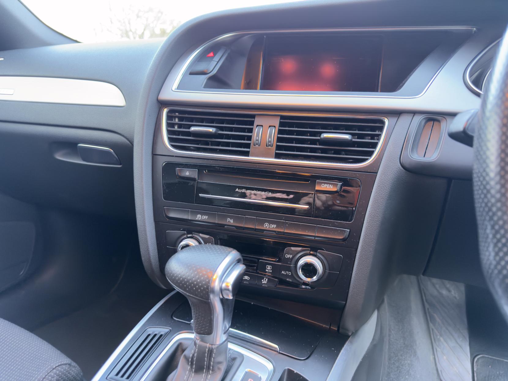 Audi A4 Avant 3.0 TDI V6 S line Estate 5dr Diesel S Tronic quattro Euro 5 (s/s) (245 ps)