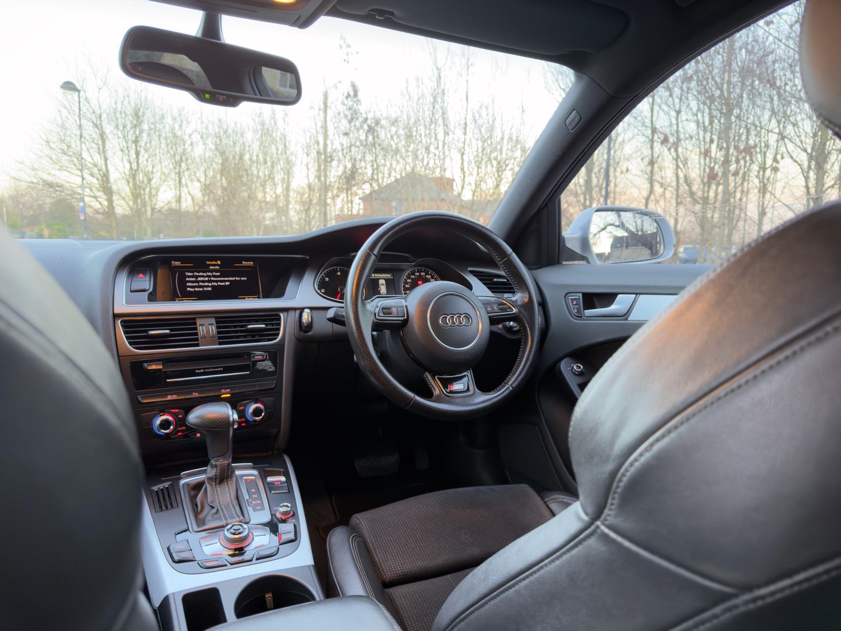 Audi A4 Avant 3.0 TDI V6 S line Estate 5dr Diesel S Tronic quattro Euro 5 (s/s) (245 ps)