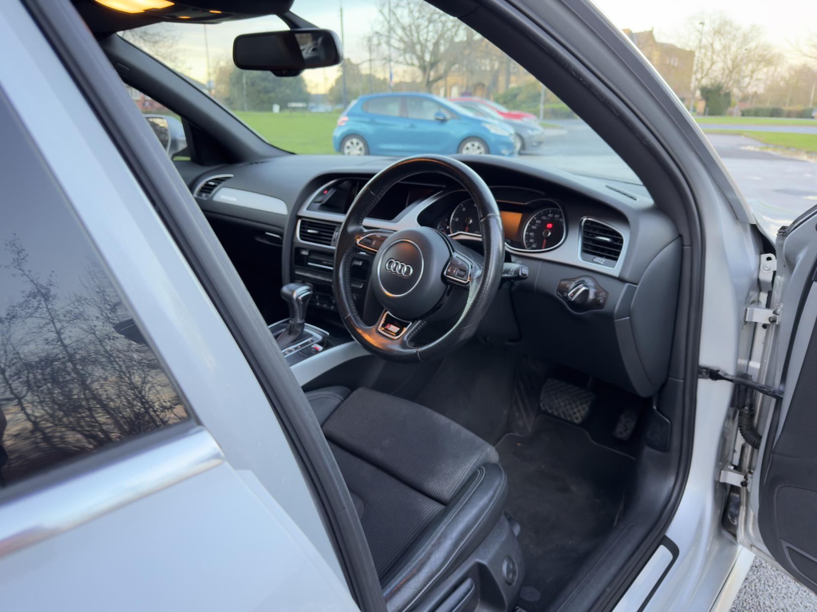 Audi A4 Avant 3.0 TDI V6 S line Estate 5dr Diesel S Tronic quattro Euro 5 (s/s) (245 ps)