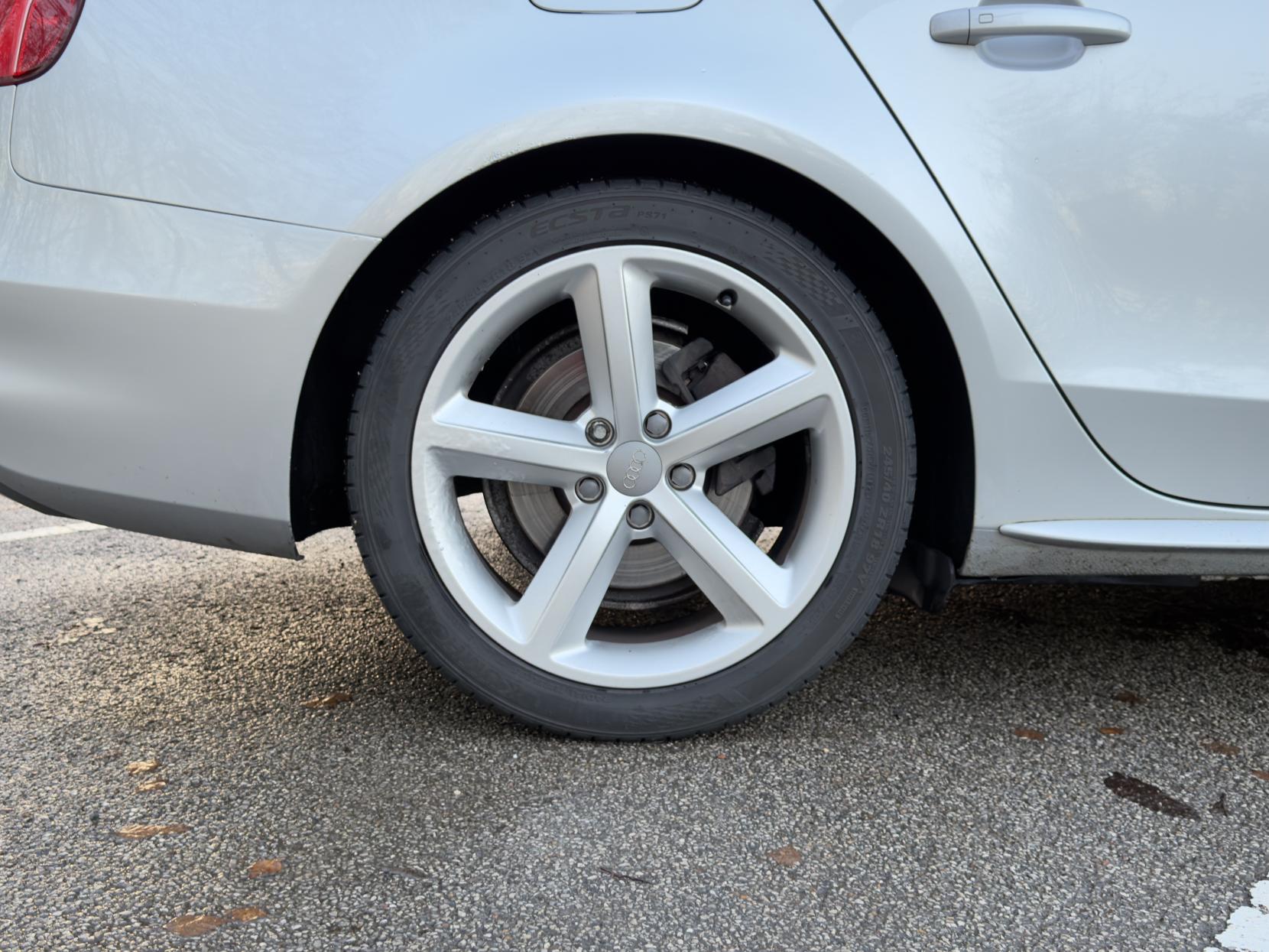 Audi A4 Avant 3.0 TDI V6 S line Estate 5dr Diesel S Tronic quattro Euro 5 (s/s) (245 ps)