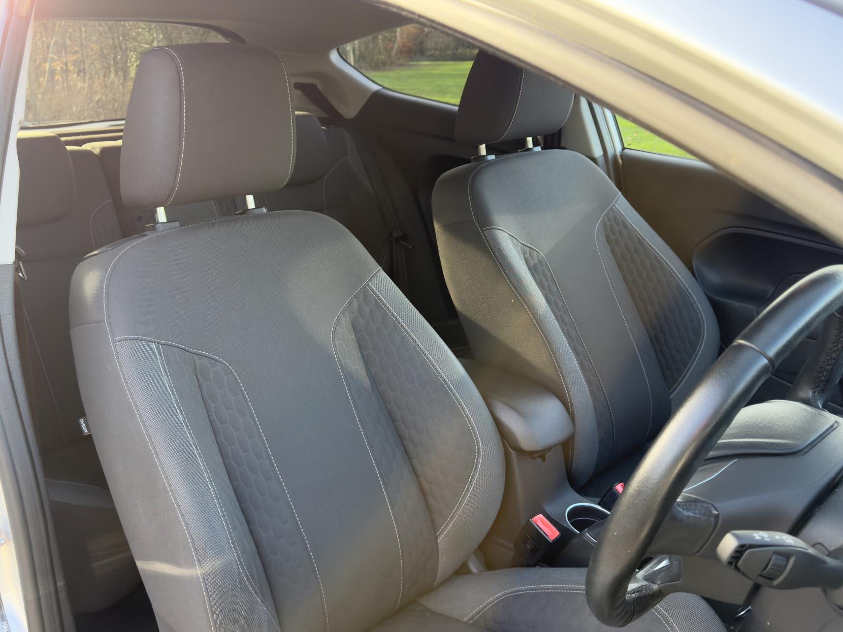 Ford Fiesta 1.0T EcoBoost Zetec S Hatchback 3dr Petrol Manual Euro 5 (s/s) (125 ps)