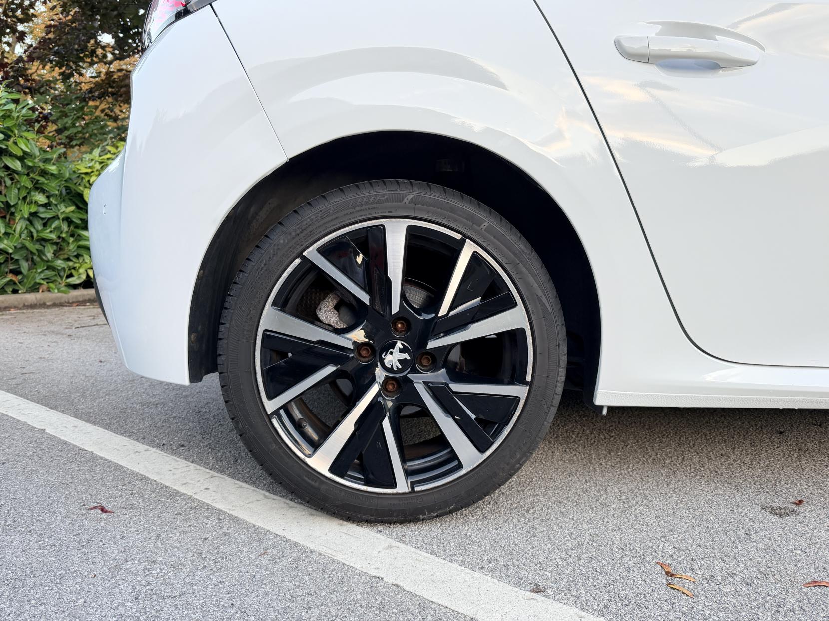 Peugeot 208 1.2 PureTech Allure Premium Hatchback 5dr Petrol Manual Euro 6 (s/s) (100 ps)