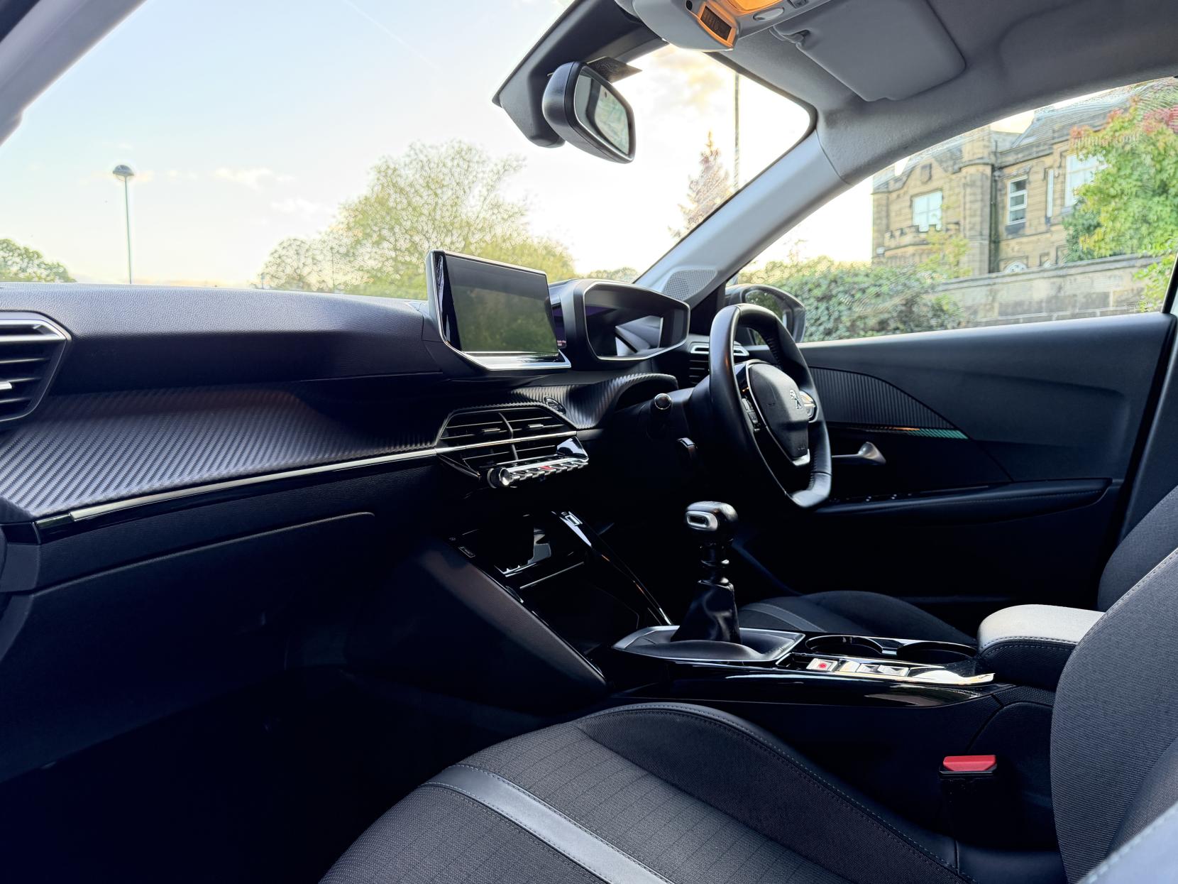 Peugeot 208 1.2 PureTech Allure Premium Hatchback 5dr Petrol Manual Euro 6 (s/s) (100 ps)