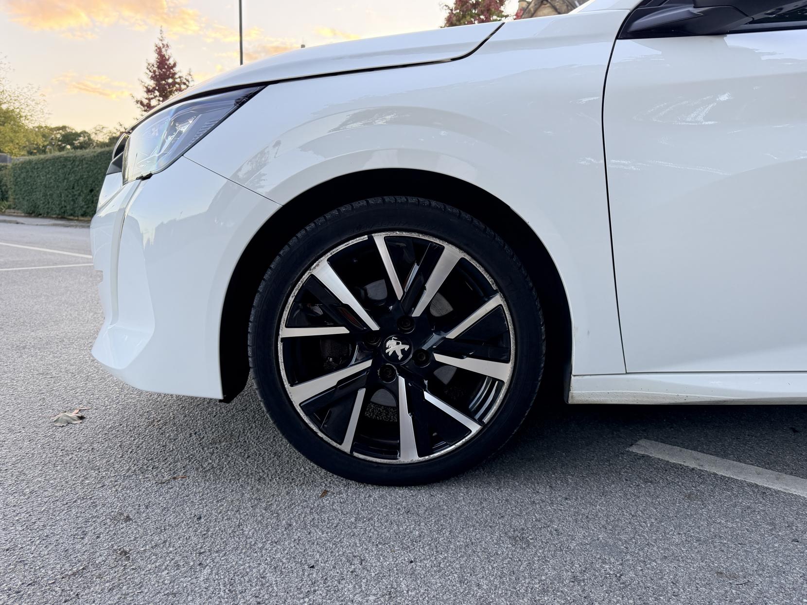 Peugeot 208 1.2 PureTech Allure Premium Hatchback 5dr Petrol Manual Euro 6 (s/s) (100 ps)