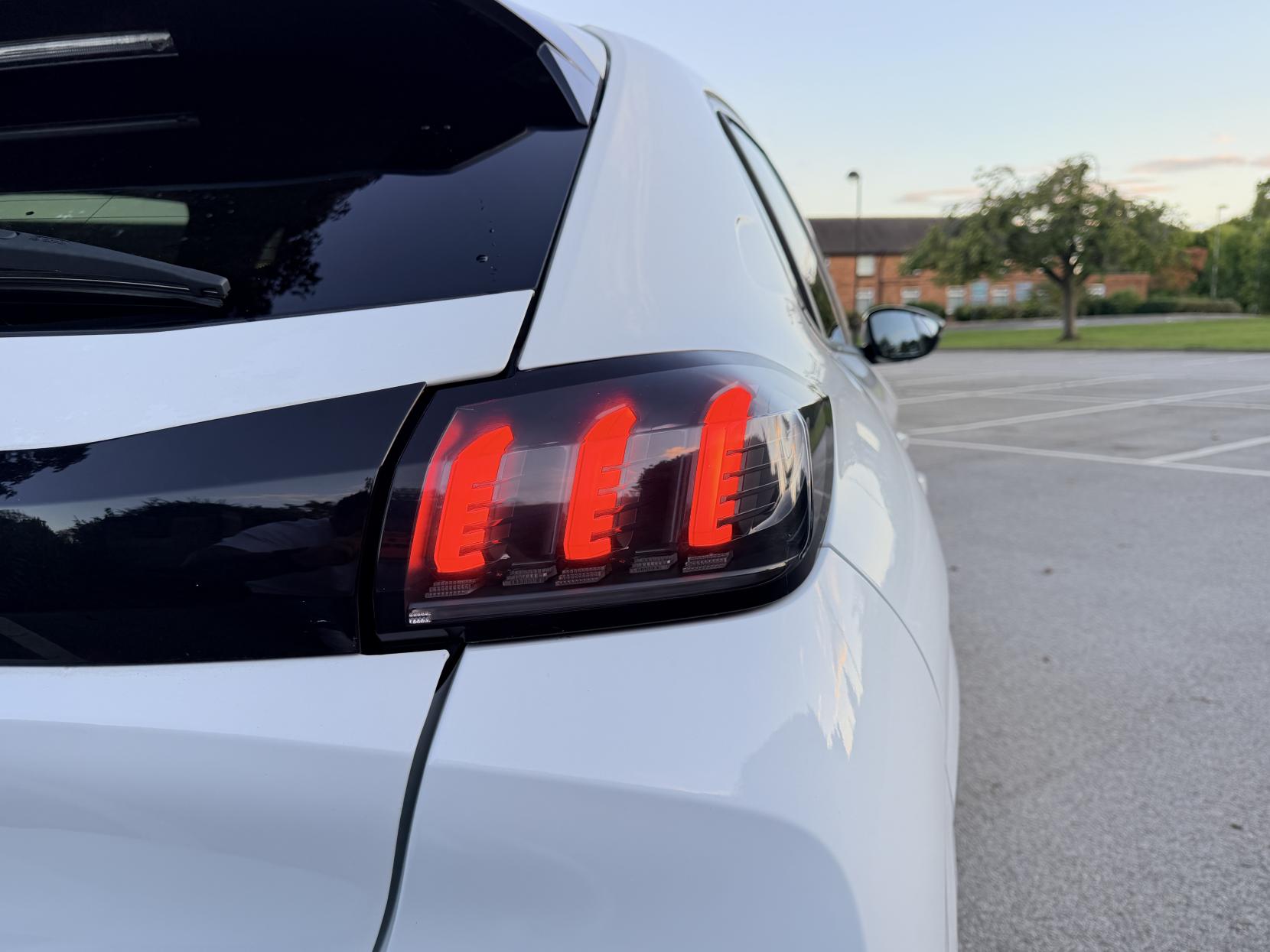 Peugeot 208 1.2 PureTech Allure Premium Hatchback 5dr Petrol Manual Euro 6 (s/s) (100 ps)