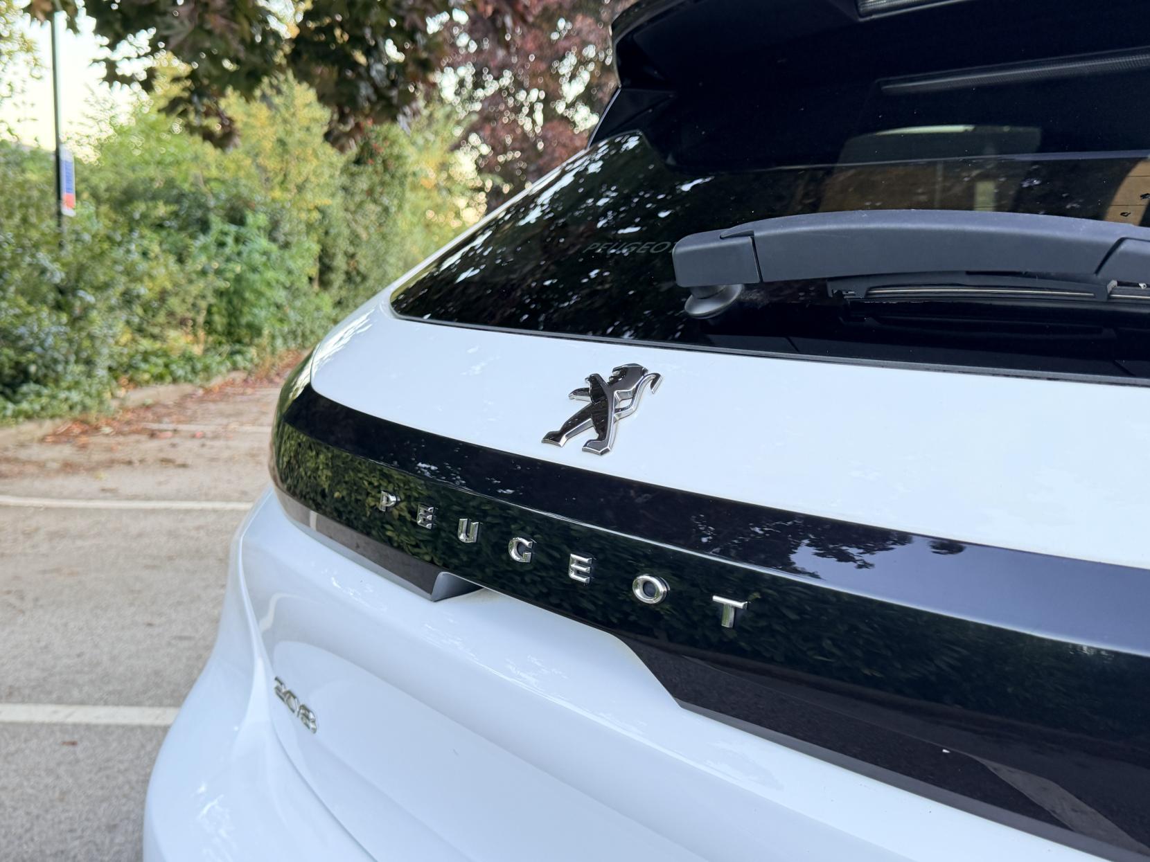 Peugeot 208 1.2 PureTech Allure Premium Hatchback 5dr Petrol Manual Euro 6 (s/s) (100 ps)