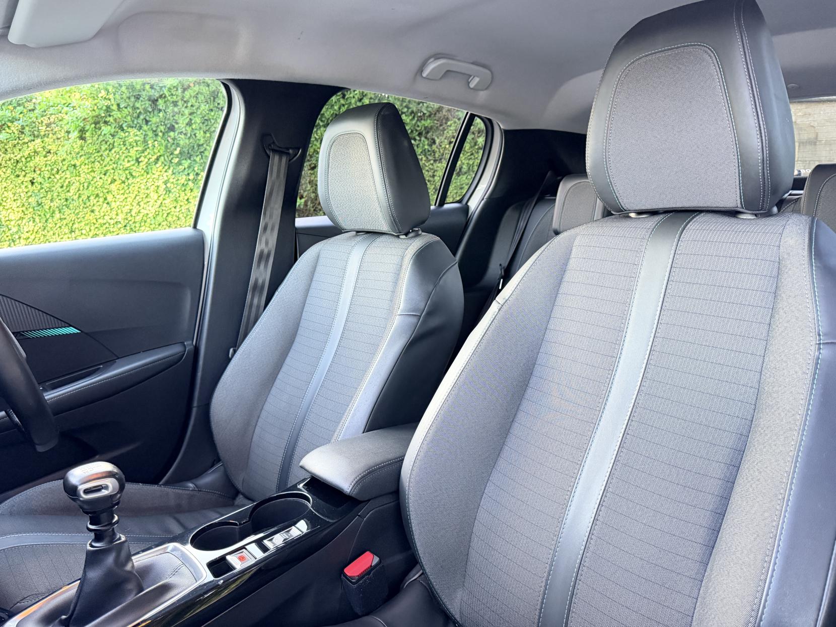 Peugeot 208 1.2 PureTech Allure Premium Hatchback 5dr Petrol Manual Euro 6 (s/s) (100 ps)