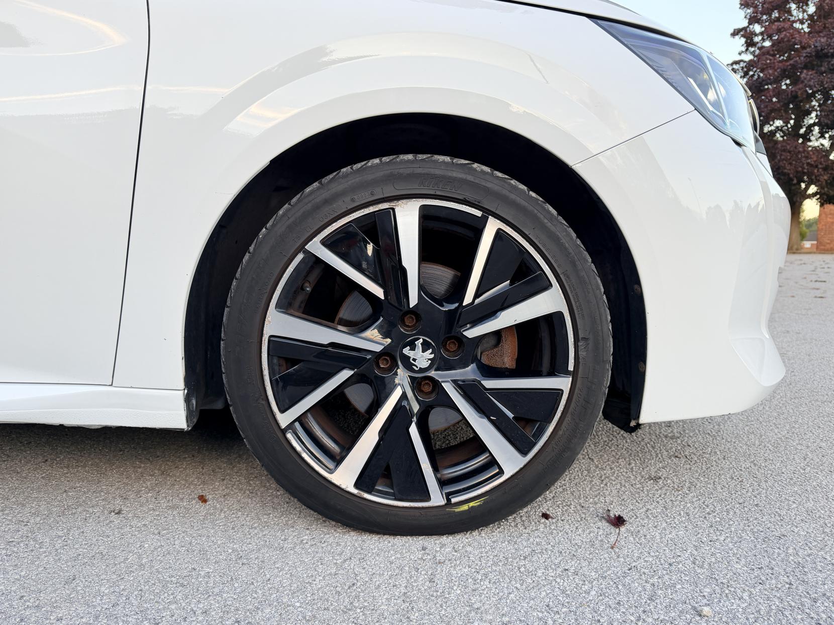 Peugeot 208 1.2 PureTech Allure Premium Hatchback 5dr Petrol Manual Euro 6 (s/s) (100 ps)