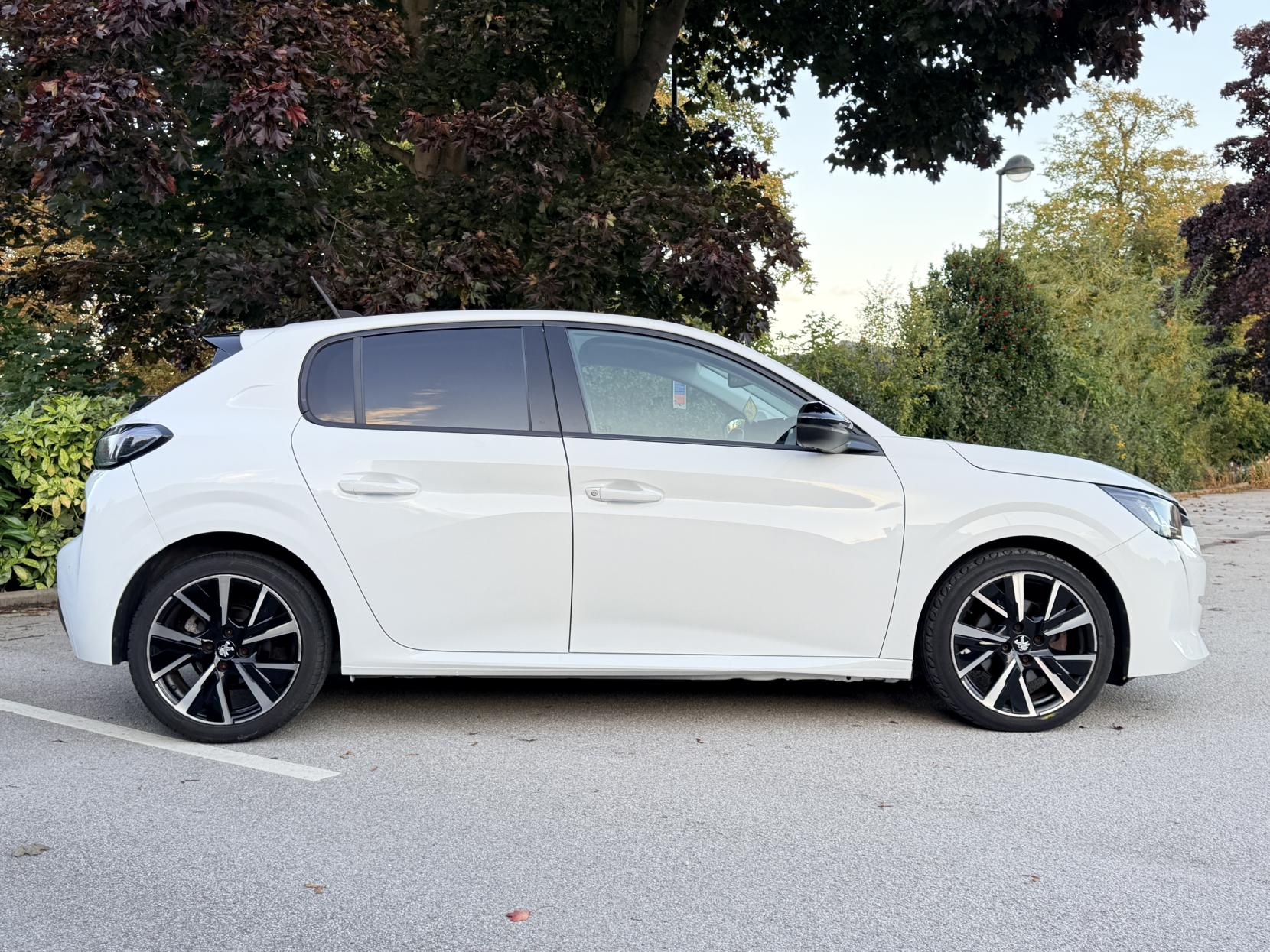 Peugeot 208 1.2 PureTech Allure Premium Hatchback 5dr Petrol Manual Euro 6 (s/s) (100 ps)