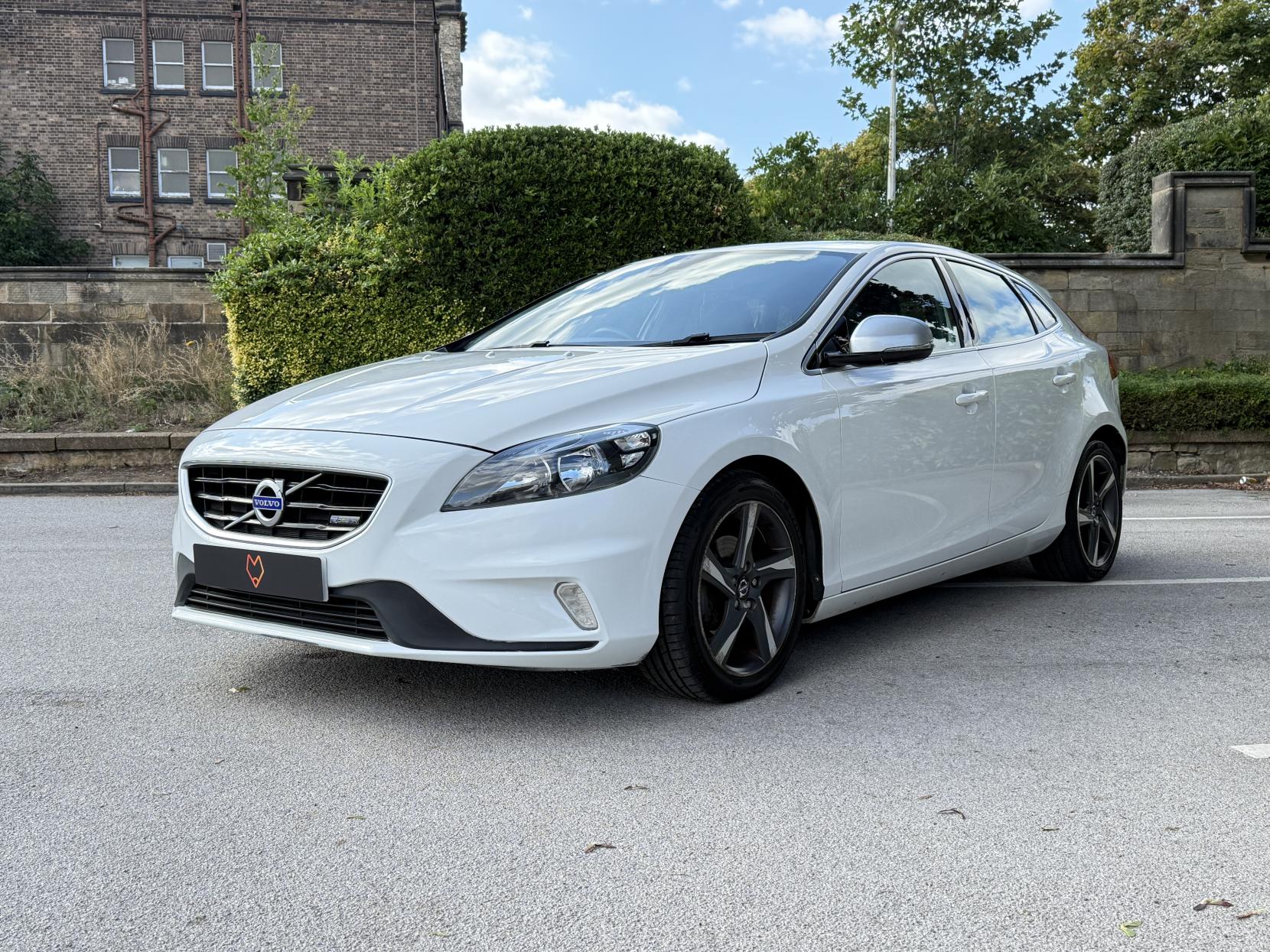 Volvo V40 1.6 D2 R-Design Hatchback 5dr Diesel Manual Euro 5 (s/s) (115 ps)