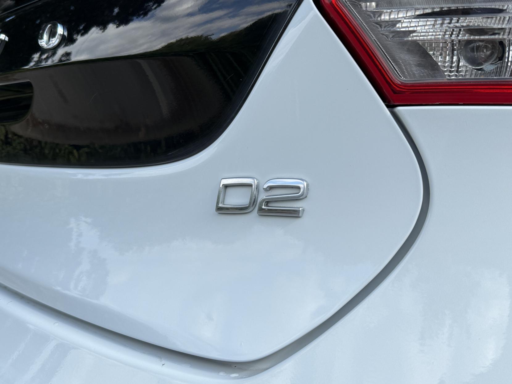 Volvo V40 1.6 D2 R-Design Hatchback 5dr Diesel Manual Euro 5 (s/s) (115 ps)