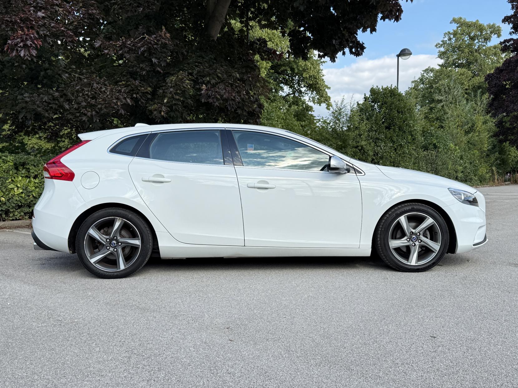 Volvo V40 1.6 D2 R-Design Hatchback 5dr Diesel Manual Euro 5 (s/s) (115 ps)