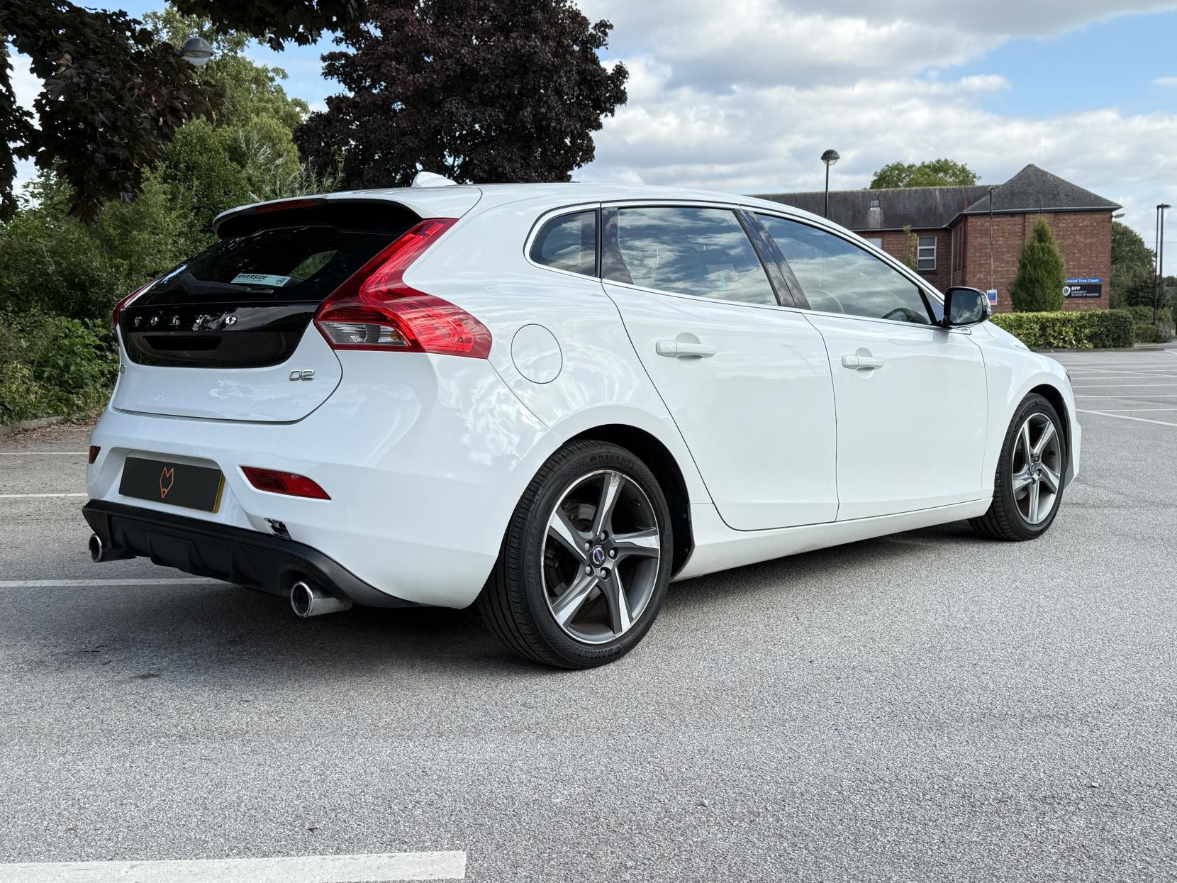 Volvo V40 1.6 D2 R-Design Hatchback 5dr Diesel Manual Euro 5 (s/s) (115 ps)