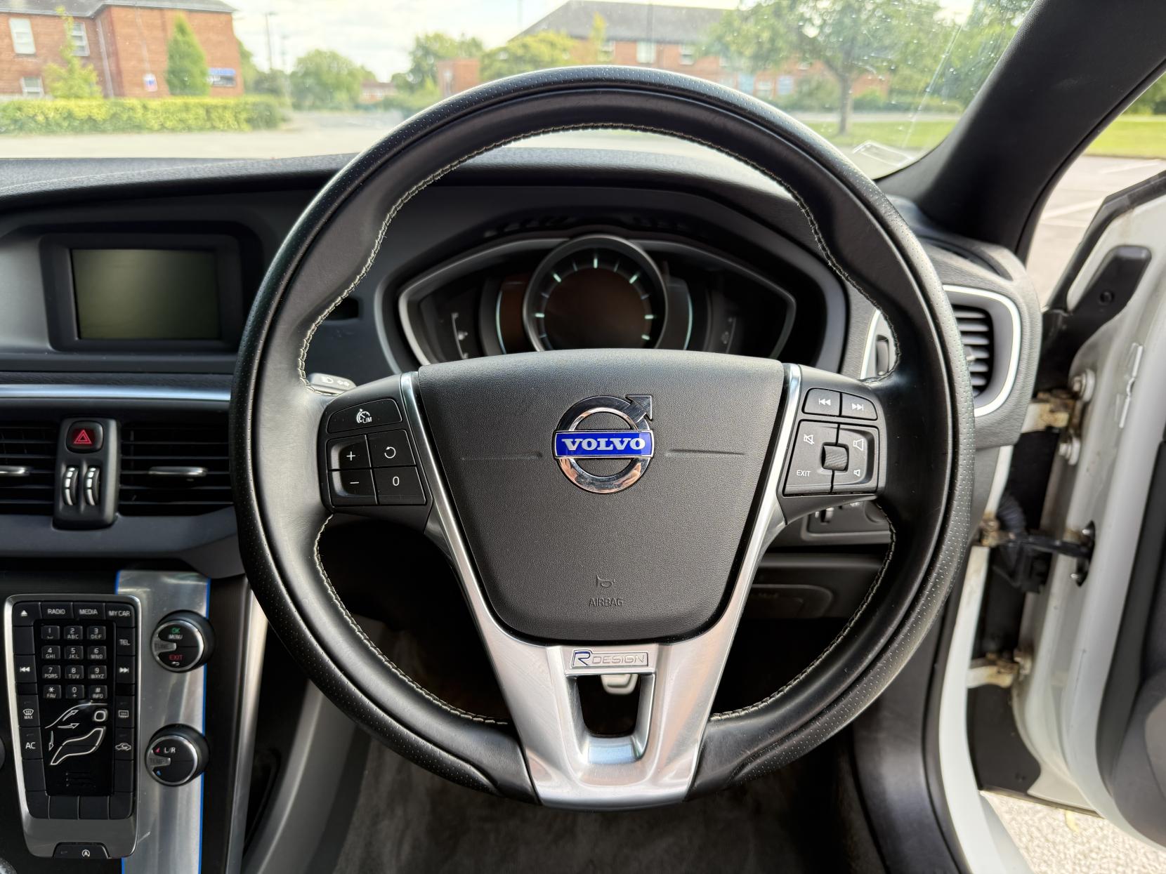 Volvo V40 1.6 D2 R-Design Hatchback 5dr Diesel Manual Euro 5 (s/s) (115 ps)