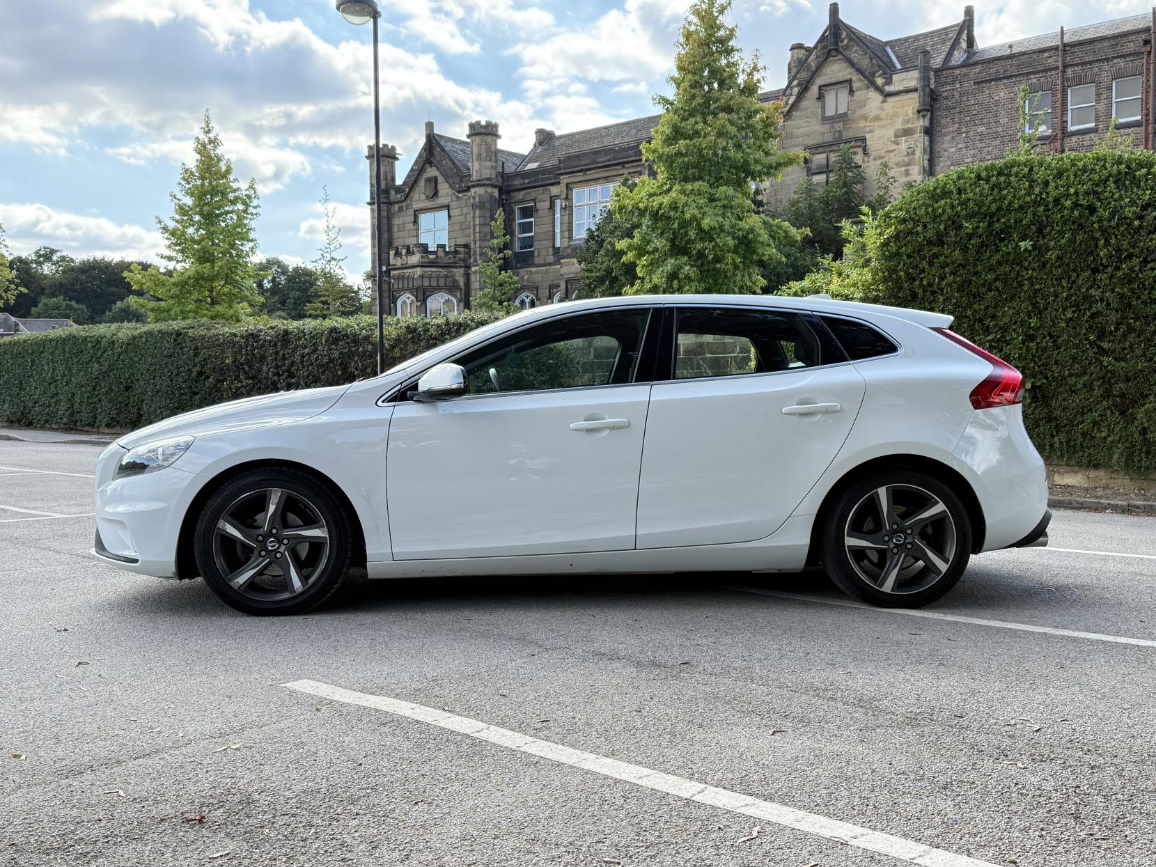 Volvo V40 1.6 D2 R-Design Hatchback 5dr Diesel Manual Euro 5 (s/s) (115 ps)